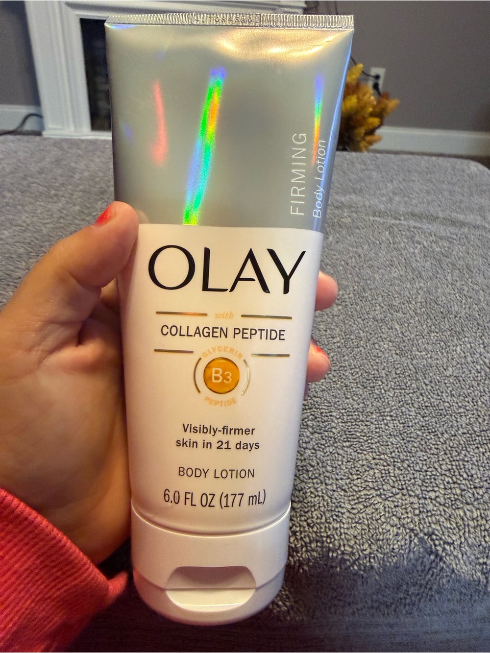 OLAY Collagen Peptide Firming Body Lotion - White and Silver
